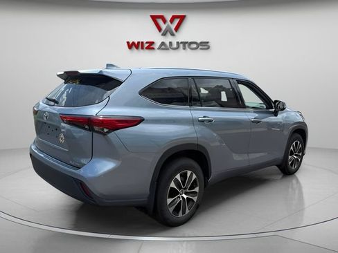 Used 2021 Toyota Highlander XLE AWD/4WD image 5