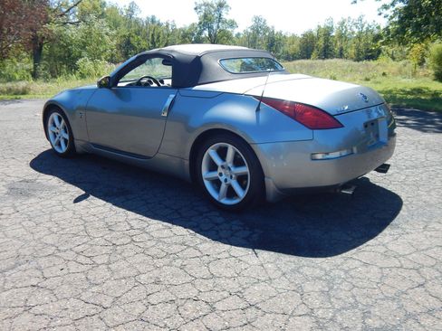 Used 2004 Nissan 350Z Touring image 5