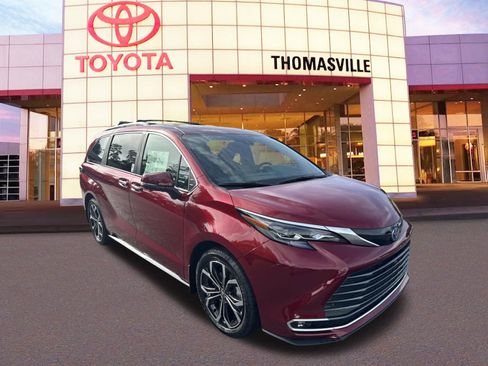 New 2025 Toyota Sienna Platinum image 3