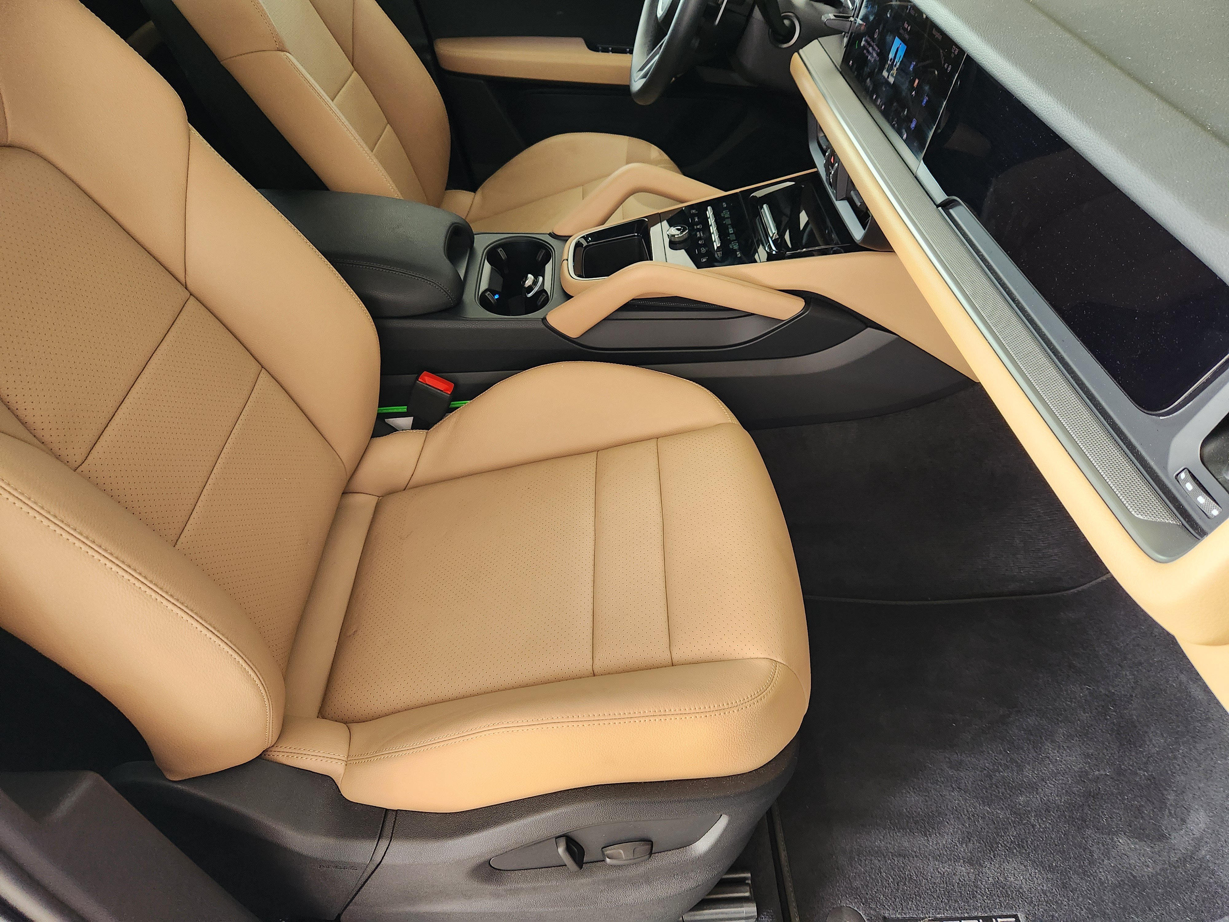 Certified 2026 Porsche Cayenne AWD/4WD image 16