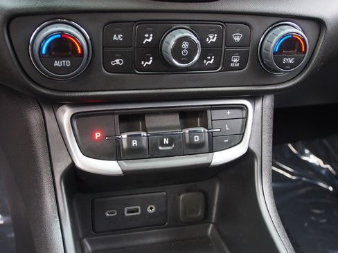 Used 2023 GMC Terrain SLE w/ Driver Convenience Package image 26