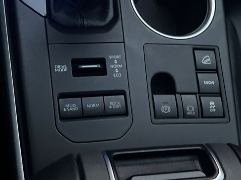 Used 2024 Toyota Highlander XLE image 18