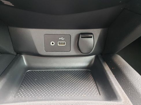 Used 2018 Nissan Rogue SV w/ Premium Package image 18