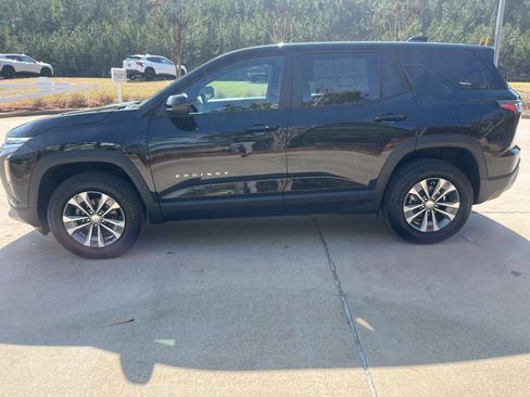 New 2026 Chevrolet Equinox LT w/ Convenience Package II FWD image 11
