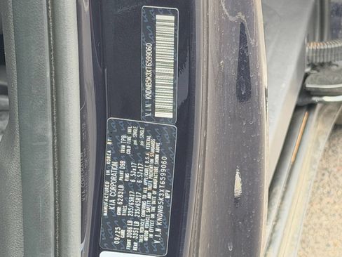 Used 2026 Kia Carnival FWD image 32