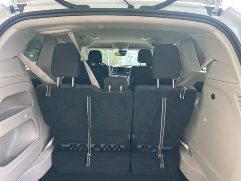 Used 2023 Chrysler Voyager LX image 6