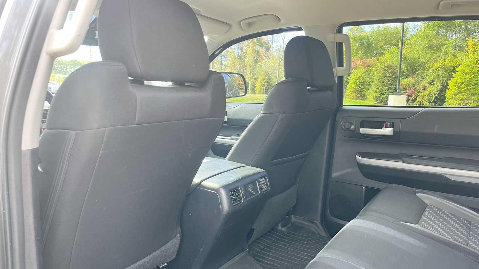 Used 2018 Toyota Tundra SR5 w/ SR5 Upgrade Package AWD/4WD image 31