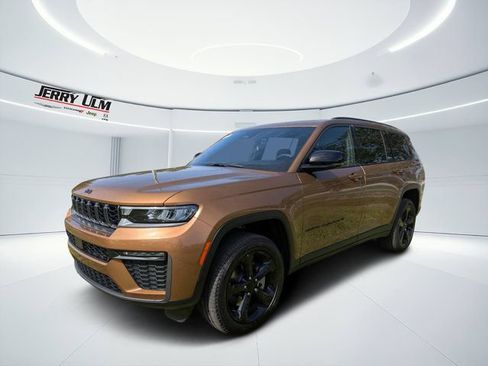 New 2026 Jeep Grand Cherokee L Limited w/ Limited Altitude Package RWD image 7