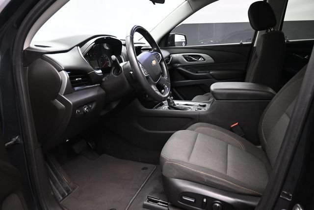 Used 2021 Chevrolet Traverse LT w/ LPO, Blackout Package FWD image 19