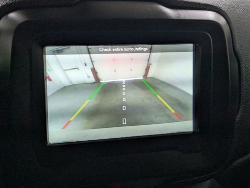 Used 2019 Jeep Renegade Latitude w/ Cold Weather Group AWD/4WD image 17