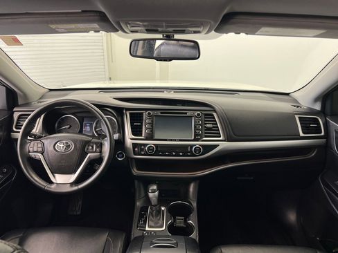 Used 2016 Toyota Highlander XLE image 16