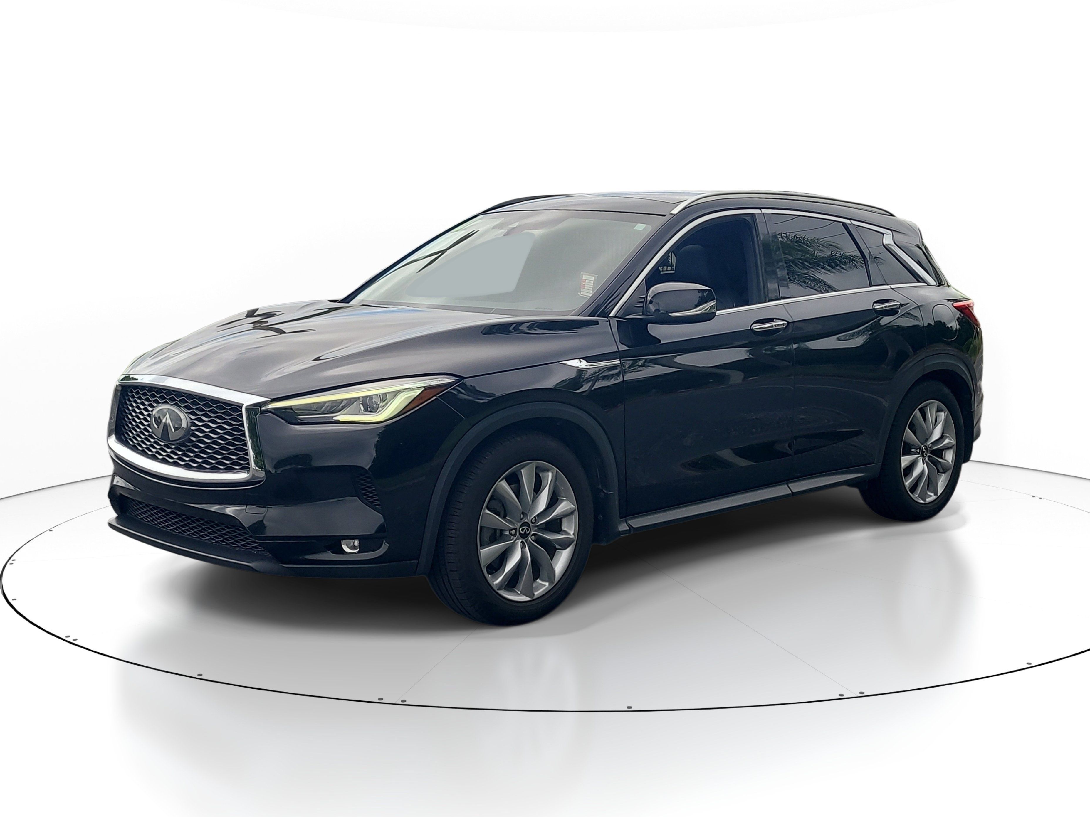 Used 2020 INFINITI QX50 Luxe w/ Navigation Package FWD image 3