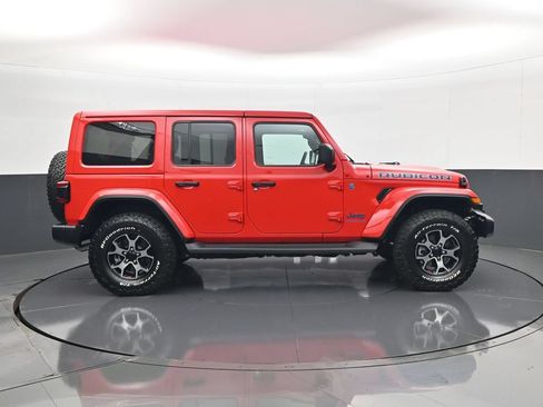 Used 2025 Jeep Wrangler Unlimited Sahara AWD/4WD image 5