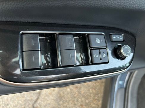 Used 2025 Toyota Crown Signia image 17