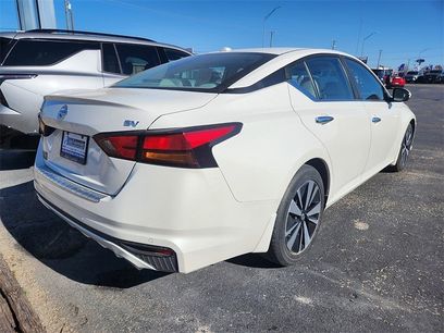 Used 2022 Nissan Altima 2.5 SV w/ SV Premium Package