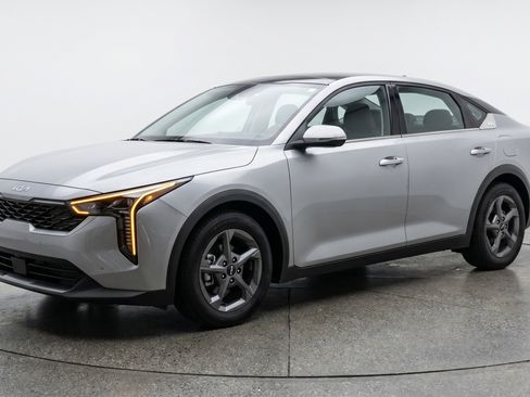 Used 2025 Kia K4 FWD image 3