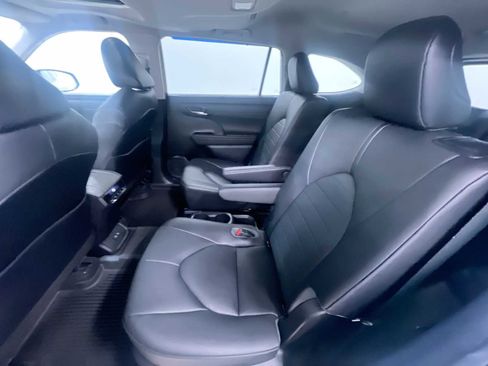 Used 2020 Toyota Highlander XLE image 36