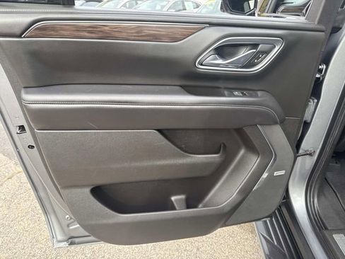 Used 2021 Chevrolet Suburban LT w/ LT Signature Package image 19