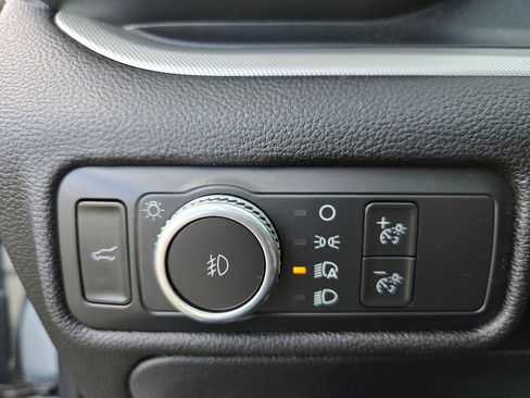 Used 2022 Ford Explorer XLT w/ Equipment Group 202A image 21