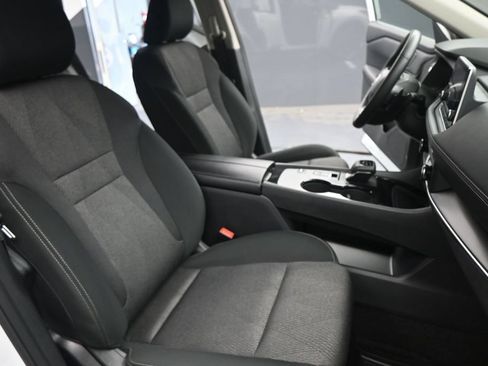 Used 2025 Nissan Rogue SV FWD image 21