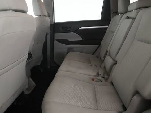 Used 2017 Toyota Highlander LE image 22