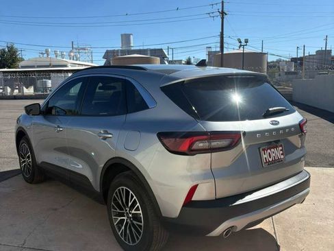 Used 2024 Ford Escape SE image 4