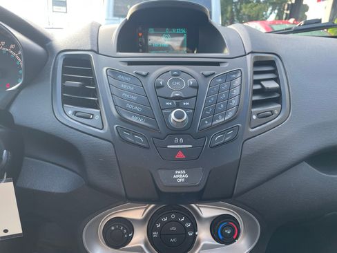 Used 2017 Ford Fiesta SE image 12