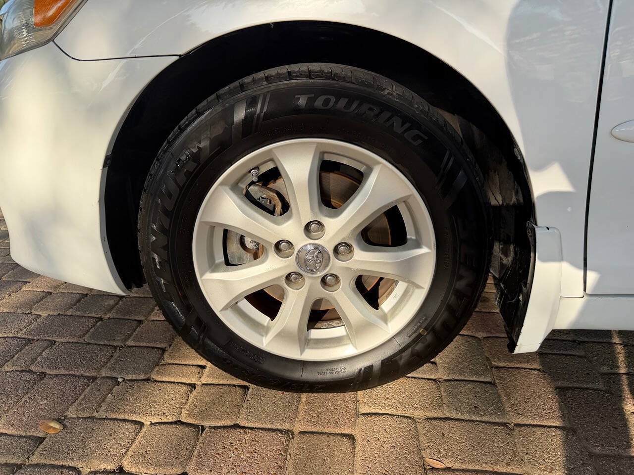 Used 2010 Toyota Camry LE FWD image 11
