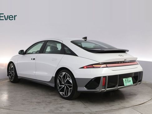 Used 2024 Hyundai Ioniq 6 SEL image 17