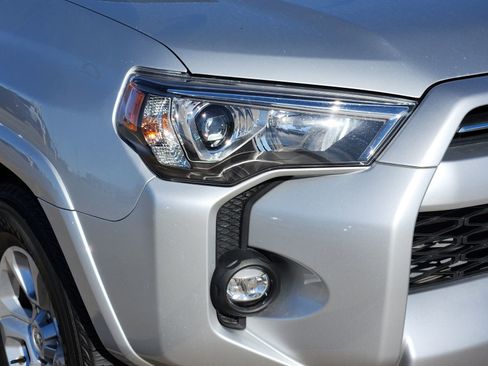 Used 2024 Toyota 4Runner SR5 image 10