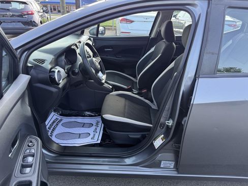 Used 2021 Nissan Versa SV FWD image 9