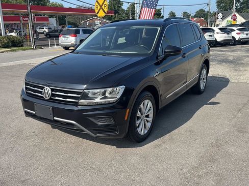 Used 2018 Volkswagen Tiguan SE w/ Panoramic Sunroof Package AWD/4WD image 3