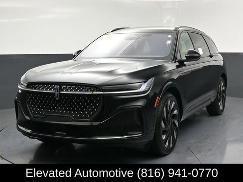 Used 2025 Lincoln Nautilus Reserve w/ Jet Appearance Package AWD/4WD image 3