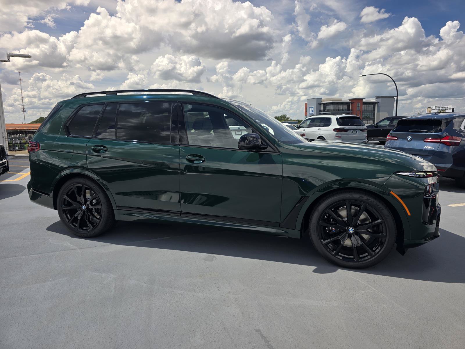 New 2027 BMW X7 M60i w/ M Sport Professional Package AWD/4WD image 24