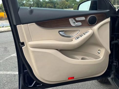 Used 2021 Mercedes-Benz GLC 300 4MATIC image 7