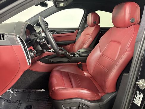 Certified 2022 Porsche Cayenne GTS AWD/4WD image 5
