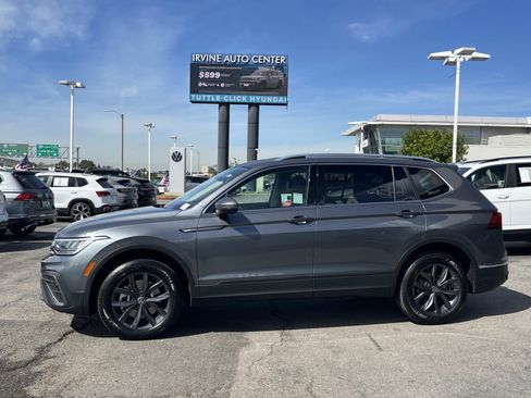 Certified 2023 Volkswagen Tiguan SE image 2