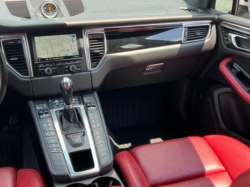 Certified 2015 Porsche Macan Turbo AWD/4WD image 29