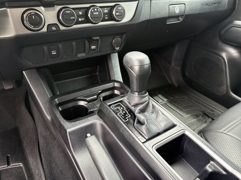 Used 2021 Toyota Tacoma SR AWD/4WD image 23