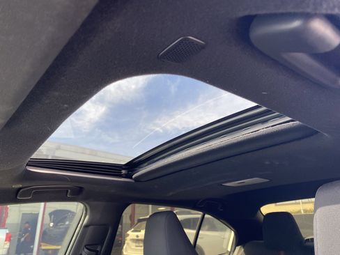 Used 2023 Toyota Corolla SE w/ SE Package image 8