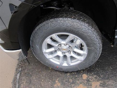 Used 2024 Chevrolet Silverado 1500 LT w/ Z71 Off-Road Package image 8