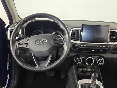 Used 2022 Hyundai Venue Limited image 9