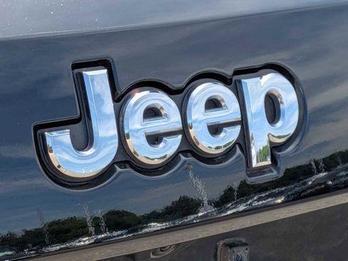Used 2019 Jeep Grand Cherokee Limited AWD/4WD image 10