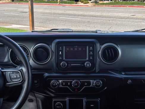 Used 2018 Jeep Wrangler Unlimited Sport AWD/4WD image 15