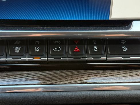 Used 2024 Chevrolet Silverado 2500 LT AWD/4WD image 39