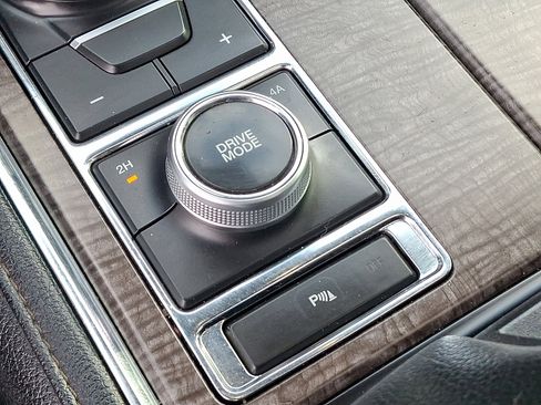 Used 2021 Ford Expedition Limited image 25