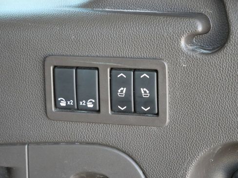 Used 2016 GMC Yukon XL Denali w/ Open Road Package AWD/4WD image 27