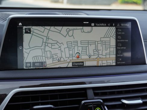Used 2021 BMW 740i w/ Premium Package RWD image 25