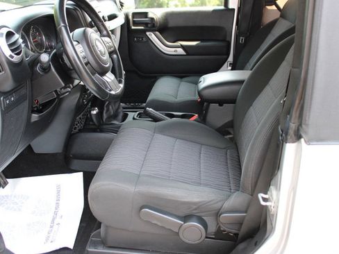 Used 2011 Jeep Wrangler Rubicon w/ PWR Convenience Group AWD/4WD image 8