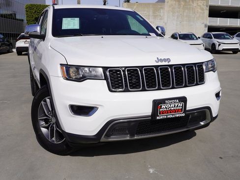 Used 2017 Jeep Grand Cherokee Limited image 2
